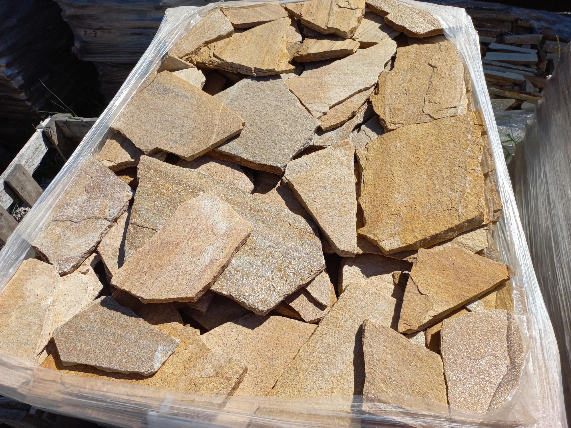 Плитняк златолит жёлтый золотистый для фасада 1,5-3см купить в Саранске