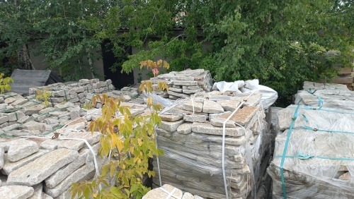 Плитняк галтованный гранитный для ландшафтного дизайна купить в Саранске