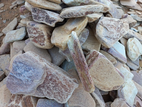 Златолит жёлтый, жёлто-зелёный глыбки и валуны для ланшафтного дизайна купить в Саранске