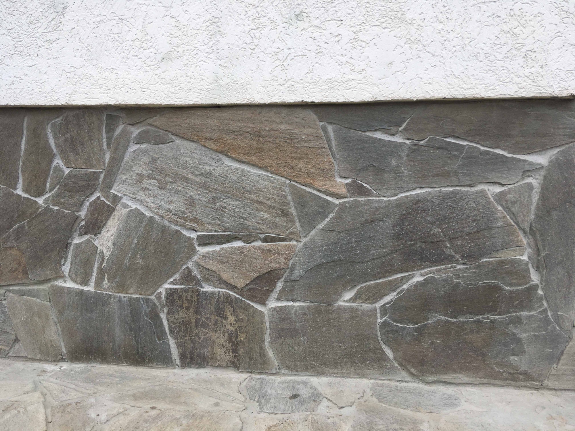 Плитняк златолит Уральский для цоколя, отмостки купить в Саранске