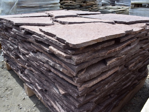 Плитняк лемезит бордовый для облицовки цоколя 20-25 мм  купить в Саранске