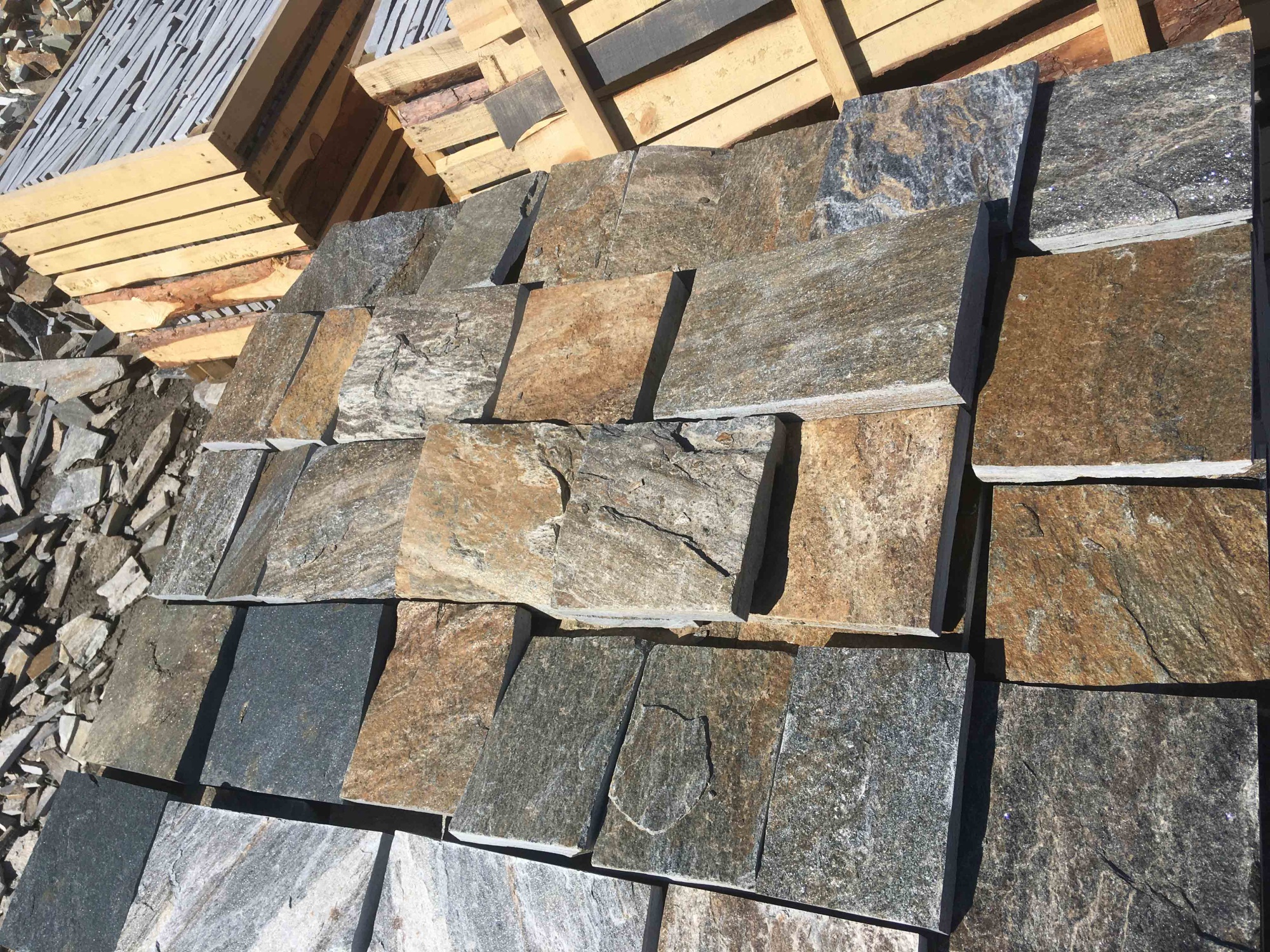 Плитка пилёная златолит Уральский для цоколя, отмостки купить в Саранске