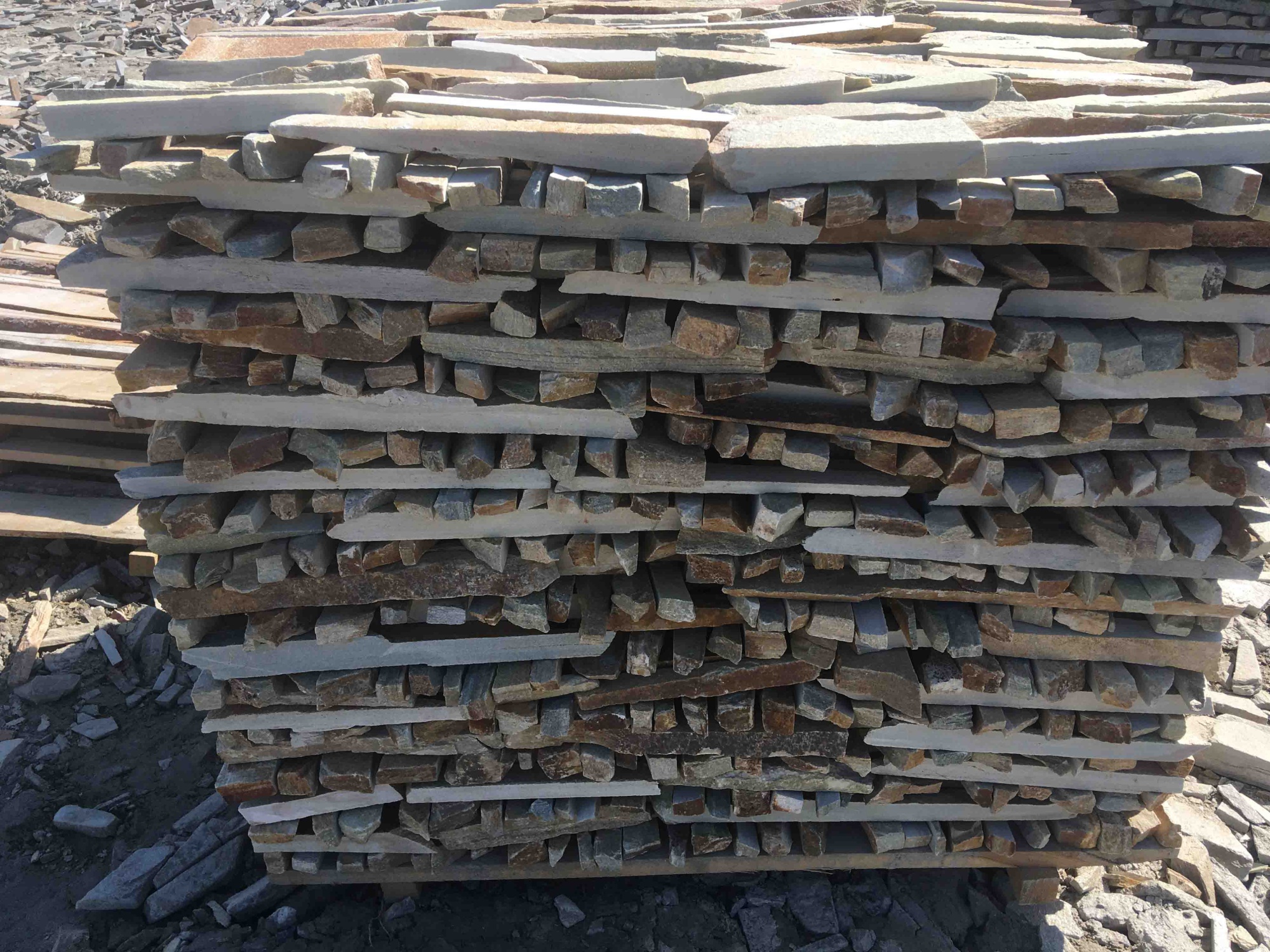 Горбушка златолит золотистый для облицовки купить в Саранске