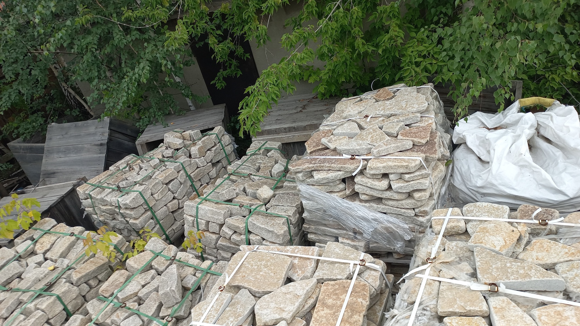 Плитняк гранитный галтованный купить в Саранске