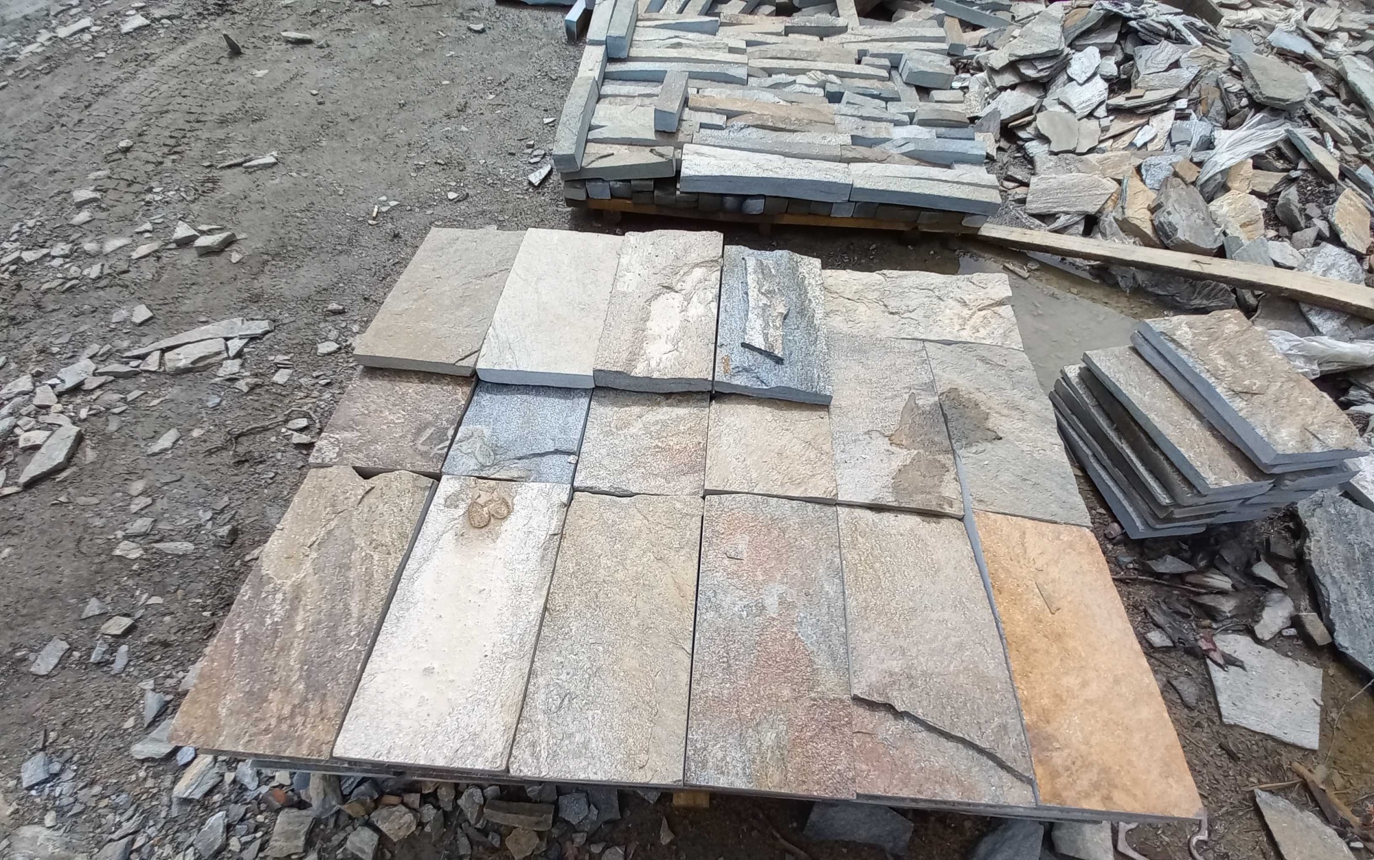 Плитка пилёная златолит Уральский для цоколя, отмостки купить в Саранске