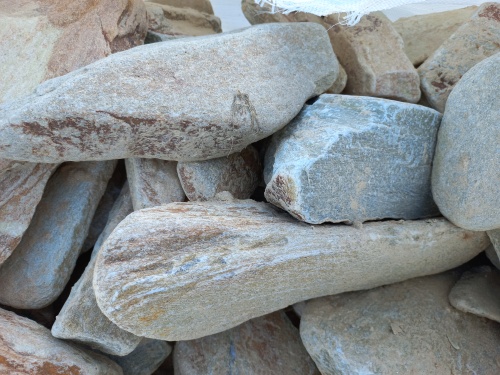 Златолит жёлтый, жёлто-зелёный глыбки и валуны для ланшафтного дизайна купить в Саранске