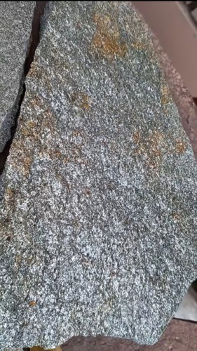 Плитняк златолит серебристый для цоколя, отмостки купить в Саранске