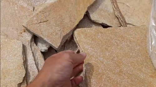 Плитняк златолит жёлтый золотистый для отмостки купить в Саранске