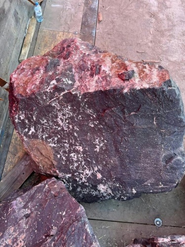 Камни для ландшафтного дизайна красно-фиолетовые 10-60 килограмм купить в Саранске