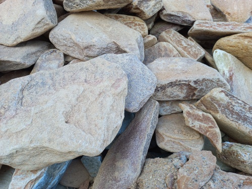 Златолит жёлтый, жёлто-зелёный глыбки и валуны для ланшафтного дизайна купить в Саранске