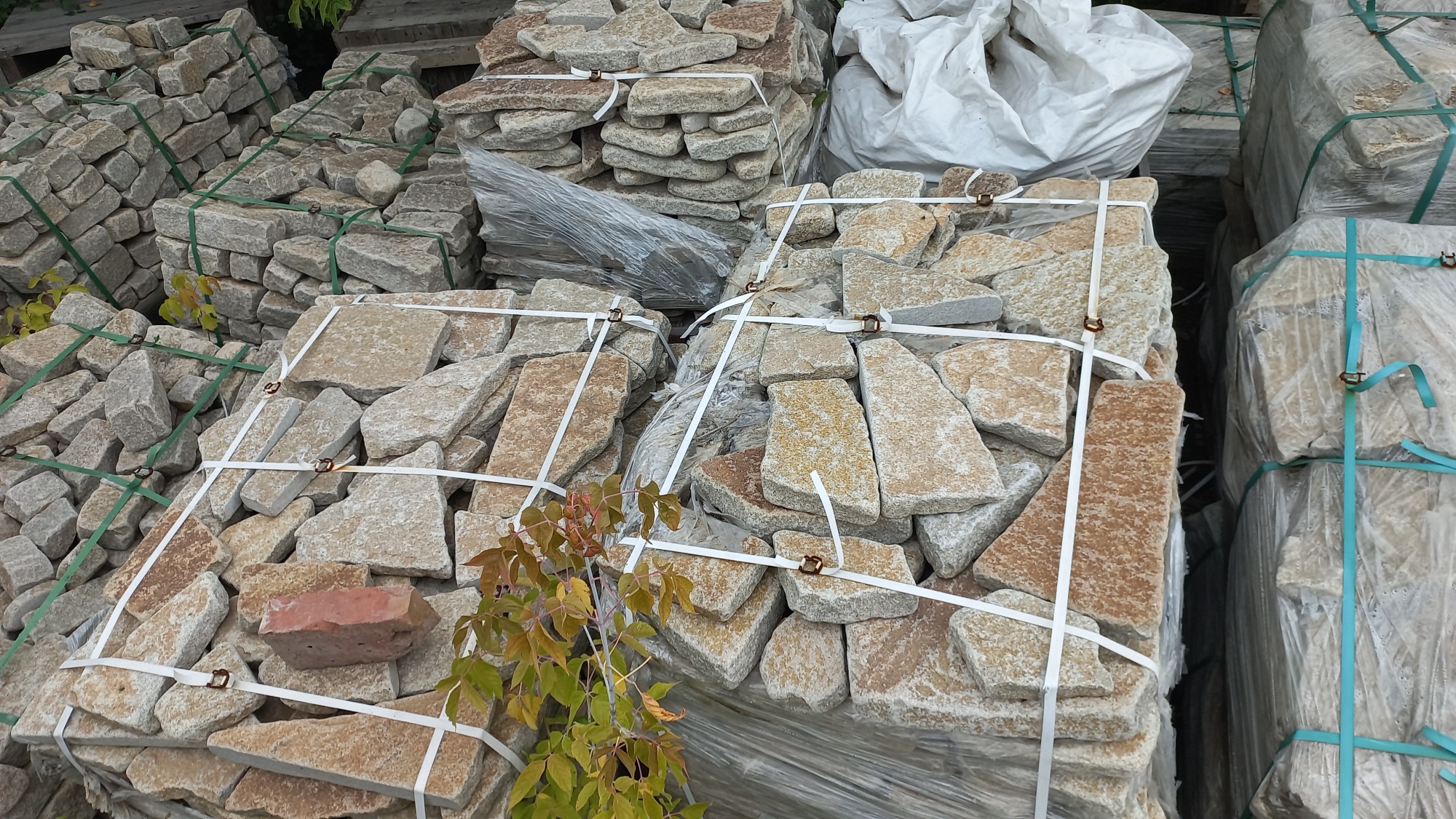 Плитняк гранитный галтованный купить в Саранске