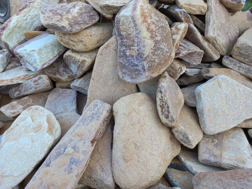 Златолит жёлтый, жёлто-зелёный глыбки и валуны для ланшафтного дизайна купить в Саранске