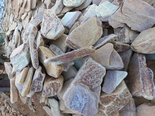 Златолит жёлтый, жёлто-зелёный глыбки и валуны для ланшафтного дизайна купить в Саранске