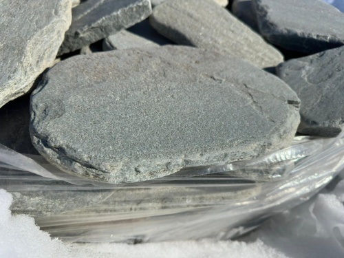 Плитняк златолит зелёный галтованный для мощения на бетон купить в Саранске