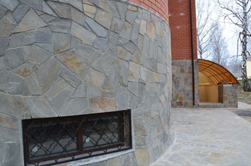 Плитняк златолит Уральский для цоколя, отмостки купить в Саранске